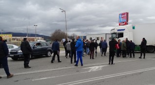 Десетки българи са блокирани на границата между Хърватия и Сърбия