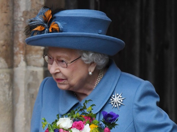 93-годишната Елизабет Втора е напуснала Бъкингамския дворец и е отведена
