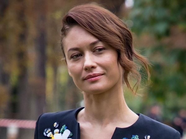Красавицата Олга Куриленко е диагностицирана с коронавирус. Момичето на Джеймс