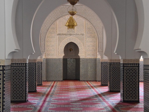 Общите молитви в джамиите, включително и петъчните молитви за мюсюлманите,