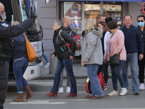 Британските туристи от хотела край Лъвов мост в София бяха