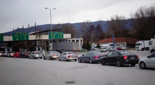 От полунощ България официално затваря границите си към трети държави