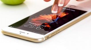 Apple ограничава купуването смартфони през своите онлайн магазини в много