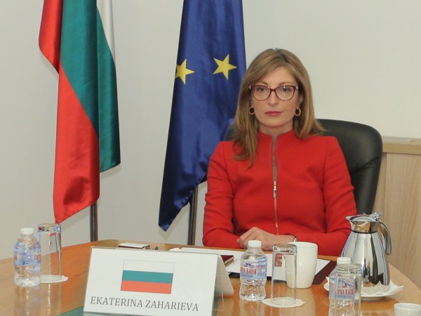 Вицепремиерът и министър на външните работи Екатерина Захариева призова колегите