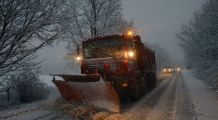 Тази нощ в София 140 снегопочистващи машини са извършили обработки