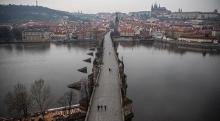 Правителството на Чехия продължи действащата в страната общонационална карантина заради