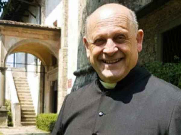 Отец Джузепе Берардели, както много други свещеници в Италия, стана