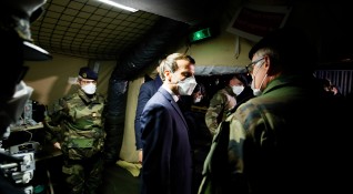 Френският президент Еманюел Макрон обяви началото на военната операция Резилианс