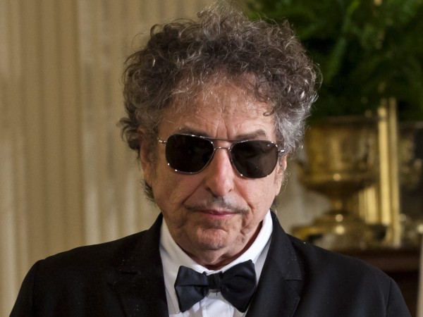 Изненадващо в полунощ, Боб Дилън пусна първата си нова песен