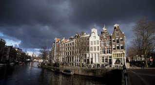 В Нидерландия и Белгия отриха коронавирус в канализацията Властите предупреждават
