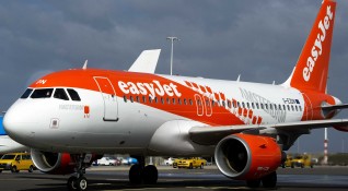 Британската нискотарифна авиокомпания EasyJet днес обяви че прекратява да извършва полетите