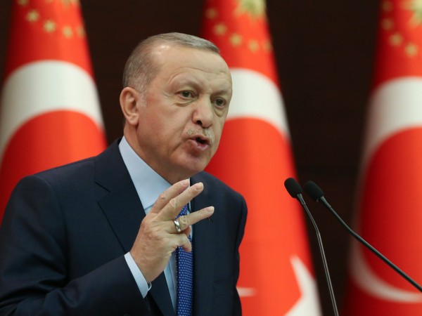 Реджеп Тайип Ердоган обяви, че ще дари 7 свои месечни