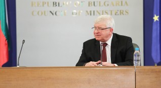 Министърът на здравеопазването Кирил Ананиев подписа договор с обединение ДЗЗД