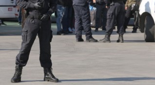 Служители на Районното полицейско управление в Дупница са съставили вчера