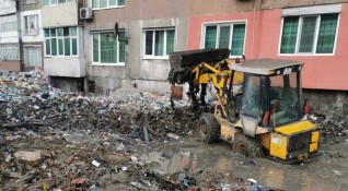 Близо 5000 т боклук за извозени от пловдивския квартал Столипиново От