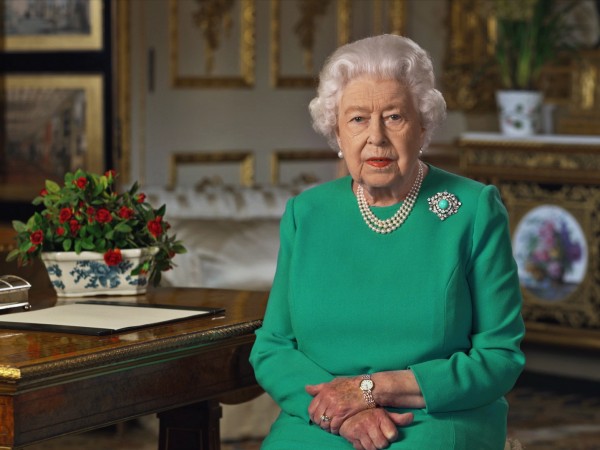 Кралица Елизабет Втора благодари на хората, лекуващи болни от Ковид-19