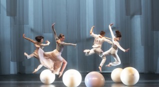 Артистите от балет Арабеск се грижи за изолацията ни като