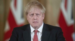 Британският премиер Борис Джонсън диша без чужда помощ и продължава