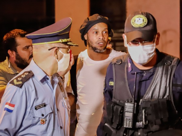 Футболната легенда Роналдиньо беше освободен от парагвайския затвор, в който