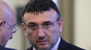 МВР шефът Младен Маринов призова хората да не тръгват с