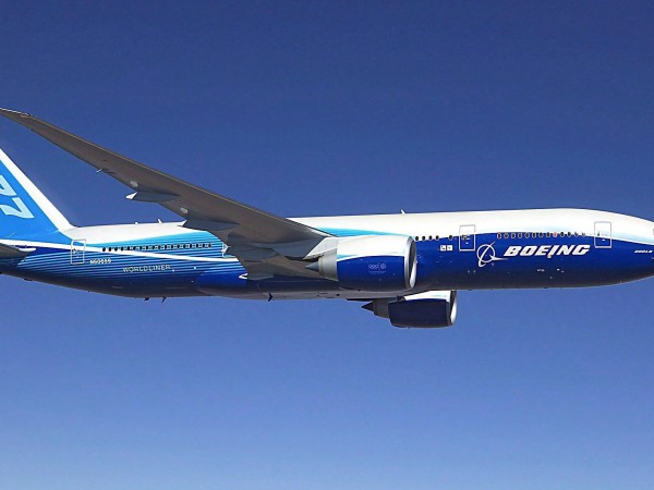 Американският самолетостроителен гигант "Боинг" (Boeing Co) обмисля вариант за съкращаване