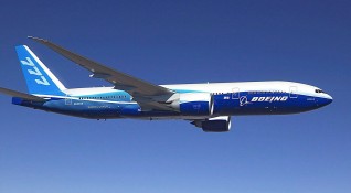 Американският самолетостроителен гигант Боинг Boeing Co обмисля вариант за съкращаване