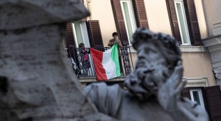 Мафията в Италия предлага храна на нуждаещите се и им