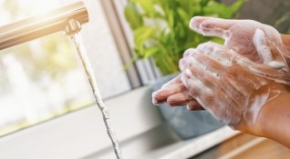 Качественото измиване на ръцете е една от най важните мерки в