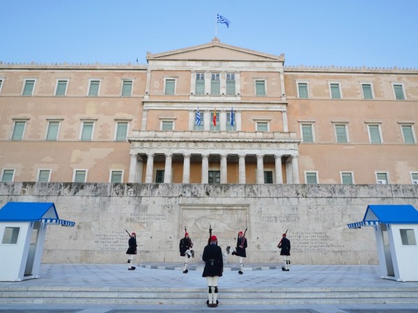 Планът на гръцкото правителство за връщане към нормалността, започващ да