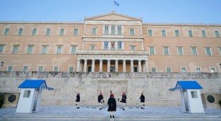 Планът на гръцкото правителство за връщане към нормалността започващ да
