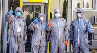 Медиците на първа линия в борбата с коронавируса в Пирогов