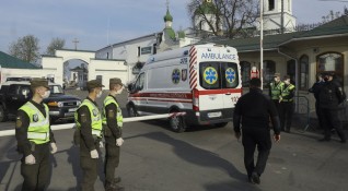 Двама монаси заразени с новия коронавирус са починали в Украйна