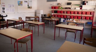 Училищата в Дания започнаха отново да се отворят в сряда