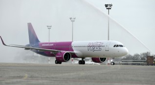 Авиокомпанията Wizz Air възобновява от утре 16 април полетите до