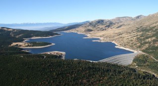 Водата от яз Белмекен пълни резервоара за центъра на Перник