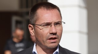 Евродепутатът Ангел Джамбазки ВМРО ЕКР каза в Европейския парламент че е