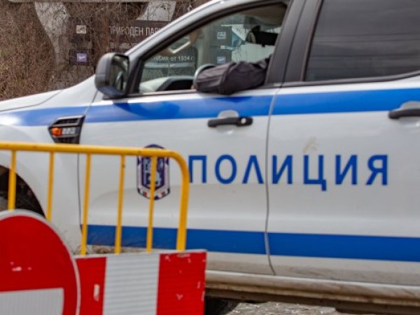 Двама полицаи пострадаха в пловдивския квартал „Шекер махала“, след като