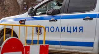 Двама полицаи пострадаха в пловдивския квартал Шекер махала след като