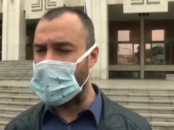 В Бургас се събраха на мълчаливо бдение пред Съдебната палата