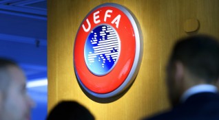 Европейската футболна централа УЕФА е била притисната да отмени всички