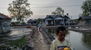 Необичаен подход предприеха в индонезийския департамент Сраген да се борят