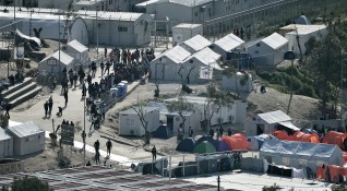 Двама мигранти иранец и афганистанец бяха простреляни на гръцкия