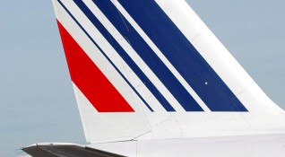 Френското правителство е готово да подкрепи авикомпанията Ер Франс със