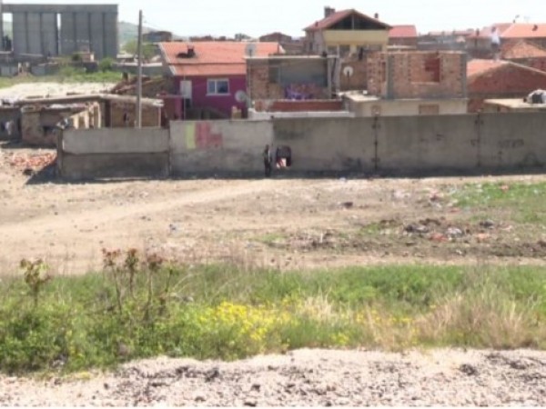Хора от квартал "Надежда" в Сливен пробиха дупки в бетонните