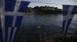 Хотелите в Гърция да отворят от юли за да се