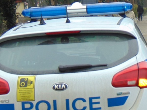 Полицията в Бургас издирва потърпевши на "лечител", продавал разредена белина