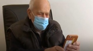 Доктор Крисчън Ченай е на 98 години Въпреки преклонната си