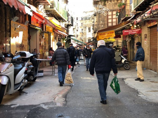 Снимките от празните улици в големите италиански градове може и