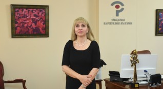 Омбудсманът Диана Ковачева призова КЕВР да удължи срока за онлайн