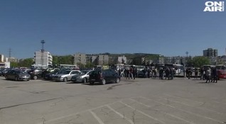 Автоинструктори излязоха на протест във Варна в Деня на труда
